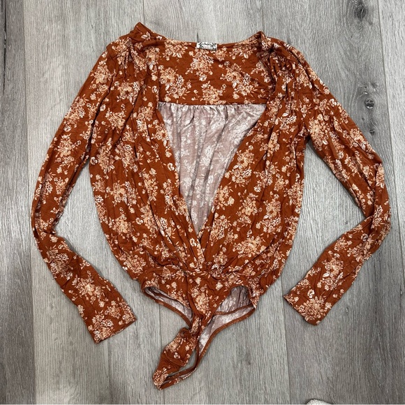 Free People Printed Turnt Copper Coral Wrap Front Bodysuit Top - Picture 3 of 5